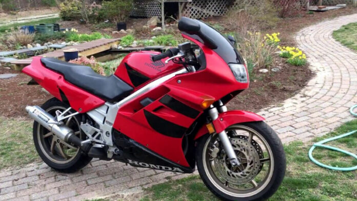 How to Fill and Repair Deep Scratches on a Motorcycle Fairing?