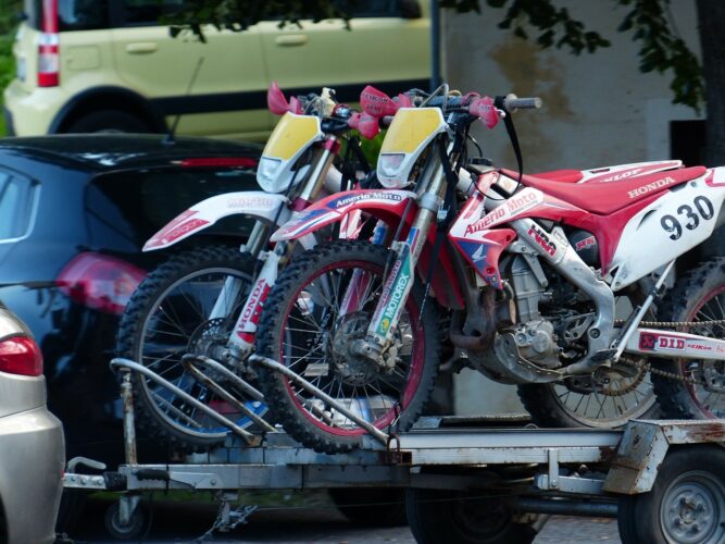 How to Tie Down a Motorcycle Properly on a Trailer With a Chock