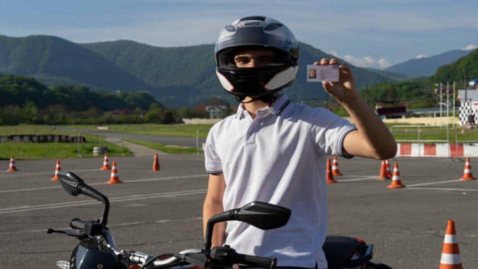 do you need a driver's license to drive a motorcycle