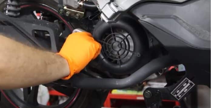 How to Check Motorcycle Oil Level Without Dipstick [Easy Ways]
