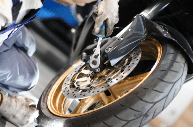 Tieghting the from motorcycle tire