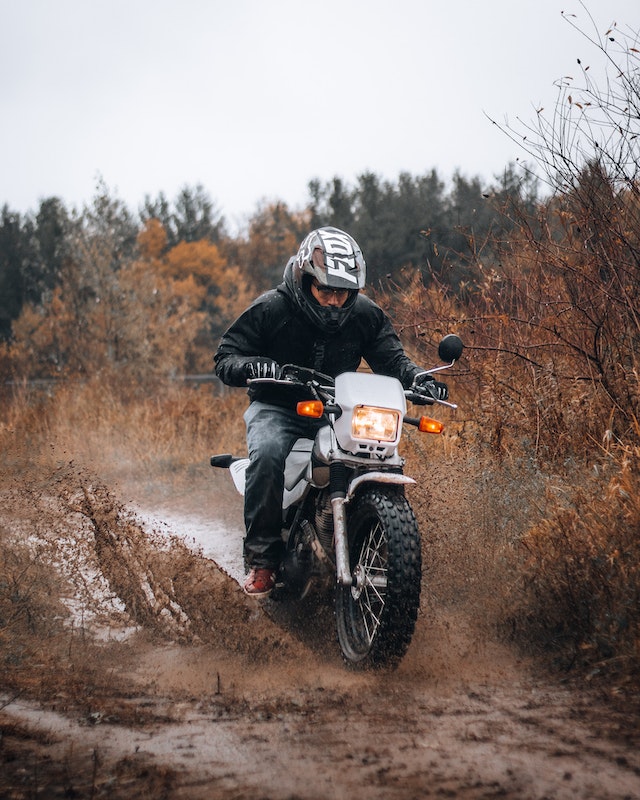 safety precautions to ride motorcycle in the rain